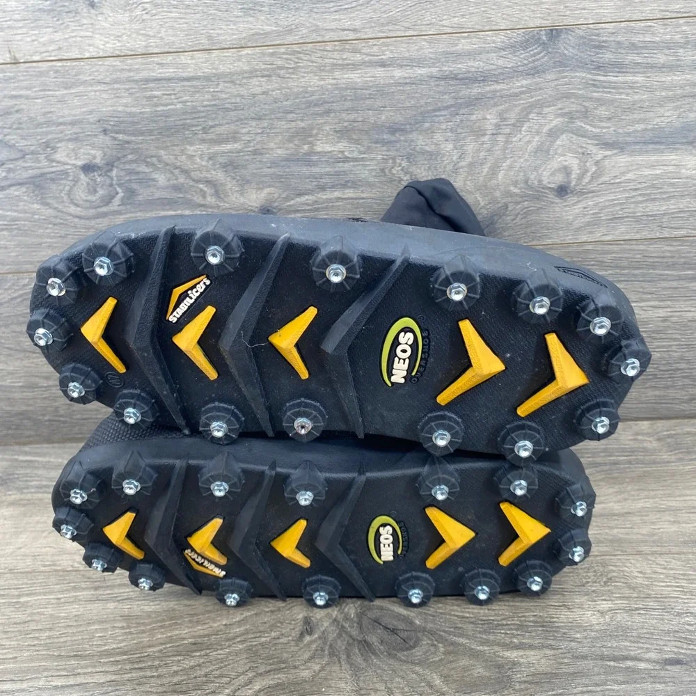 NEOS Navigator 5 Stabilicers Overshoe Size Medium Black Studded Snow Boots